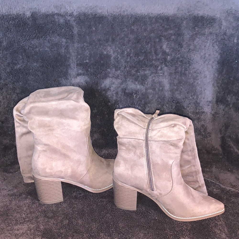 Huiyuzhi Women Pointed Toe Chunky Heel Zipper Knee High Boots in Khaki